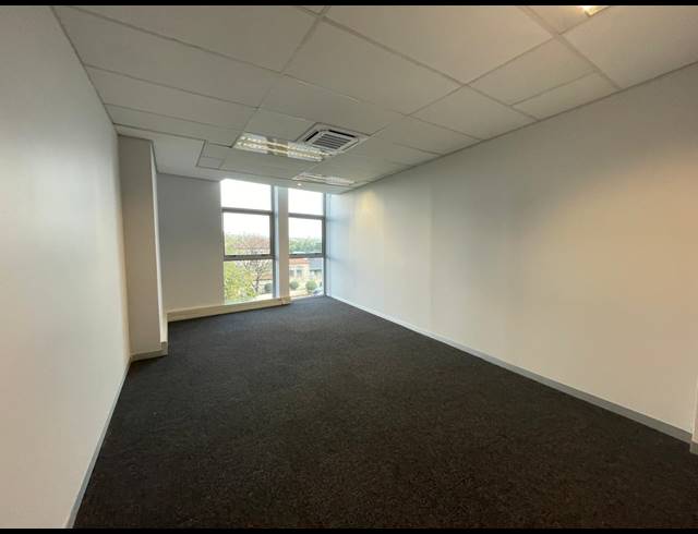 658M² OFFICE TO LET IN BRYANSTON